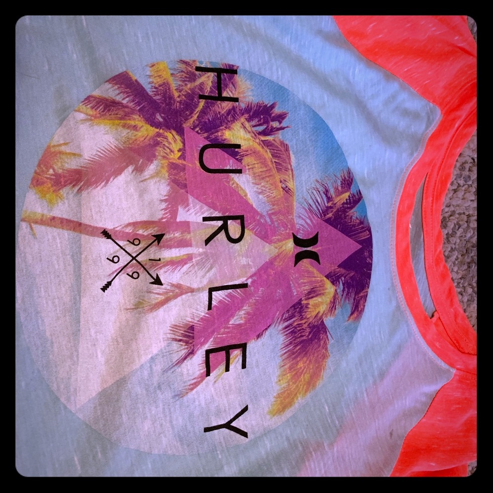 Woman’s Hurley mid sleeve shirt